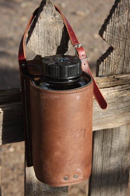 Water Hole XL - Saddle bottle holder with large silver spots