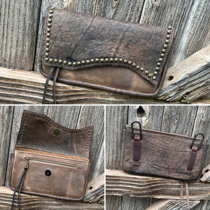 Hipster XL - Brown  LR over sand with antique brass spots